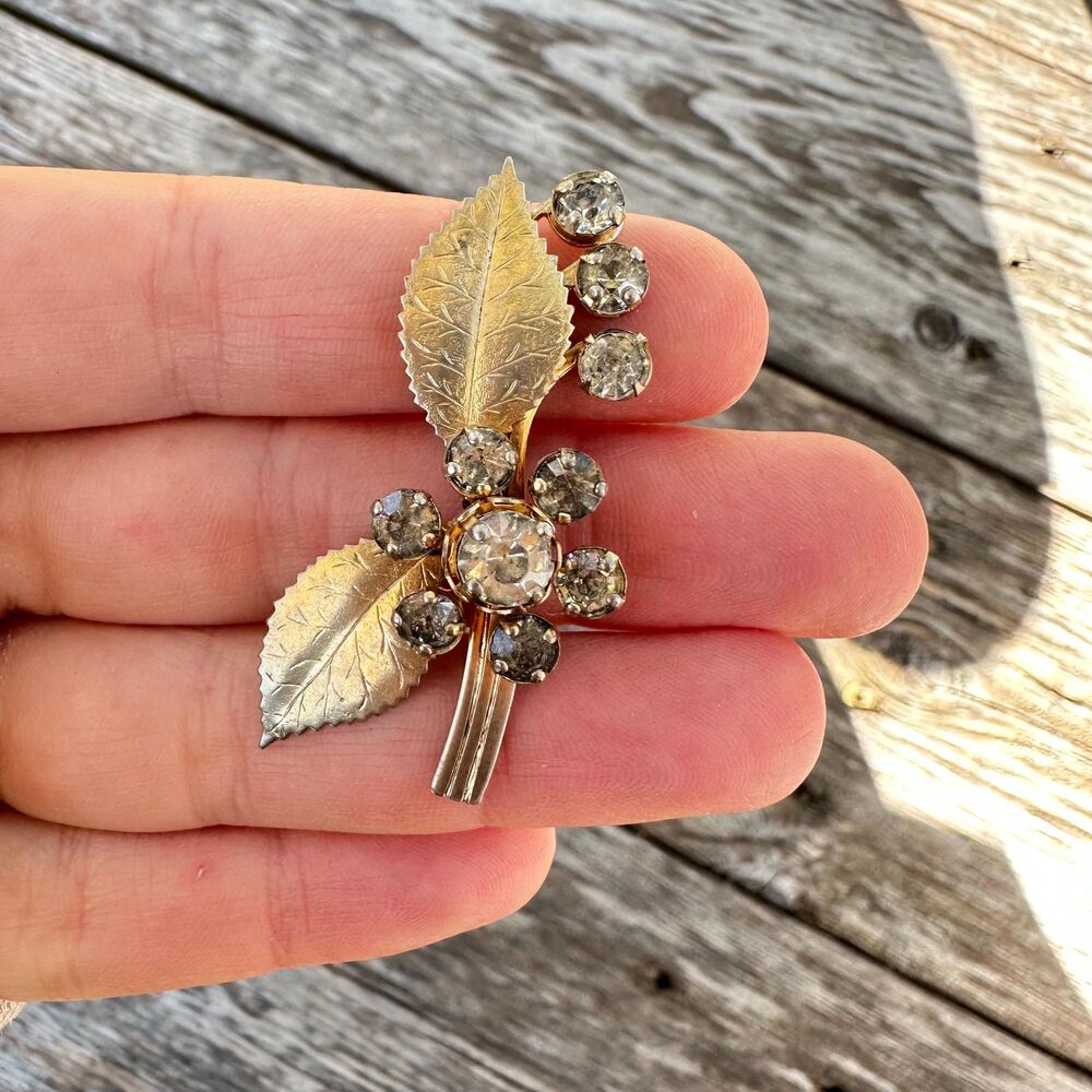 Vintage Jewelry Gold Tone Leaf Brooch with rhinestones